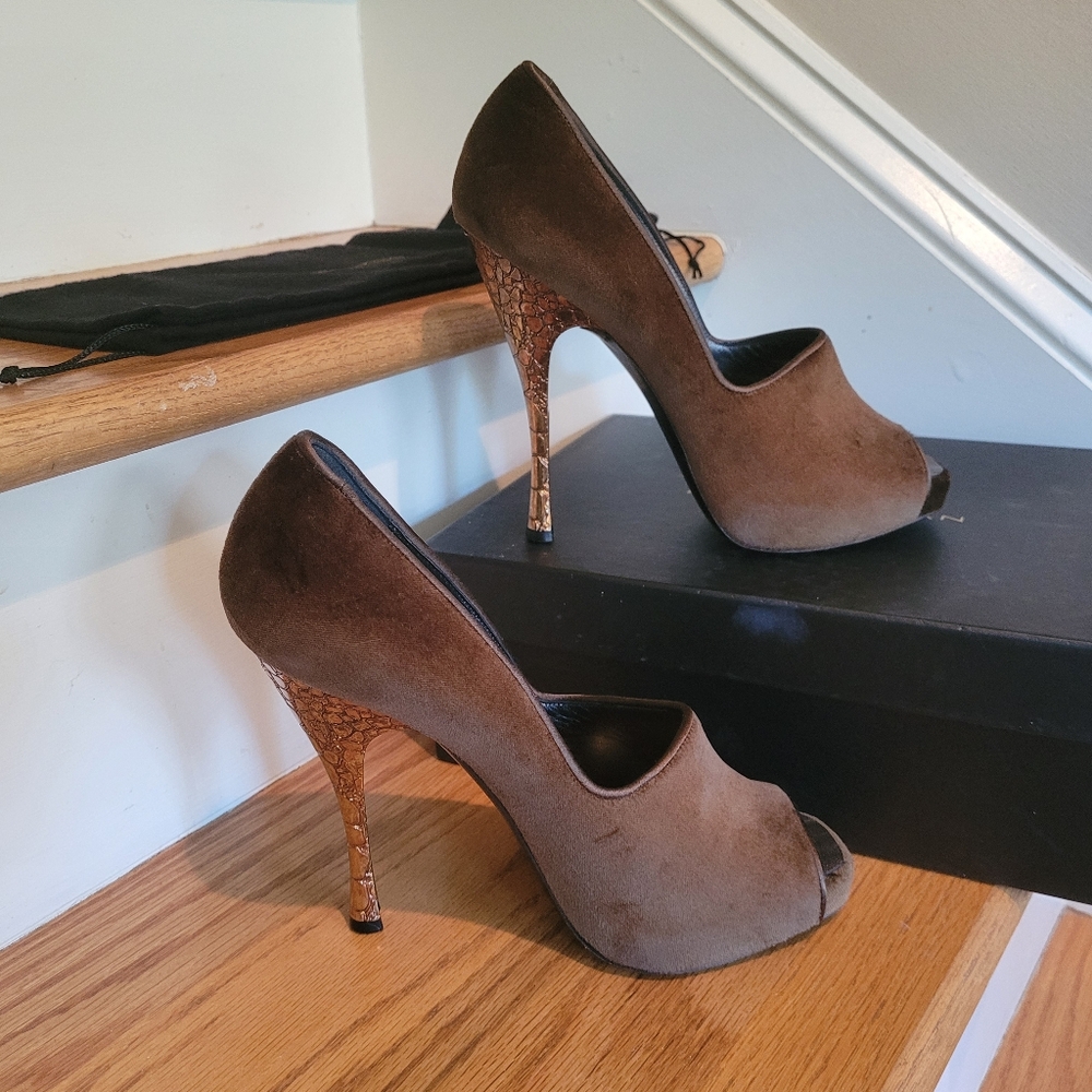 NEW Donna Karan Brown Suede & Gold Heels with Dust Bag & Box
